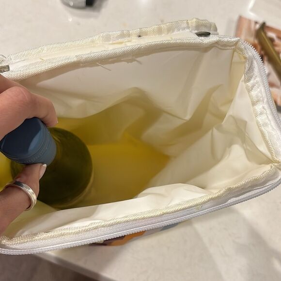 Camp Collection yellow shoulder tote cooler bag - picnics, sleepovers, day trips - Picture 3 of 7